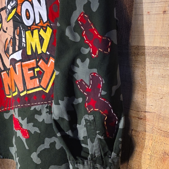 Edgy Upcycled Camo Jacket with Graphic Design - Picture 4 of 10